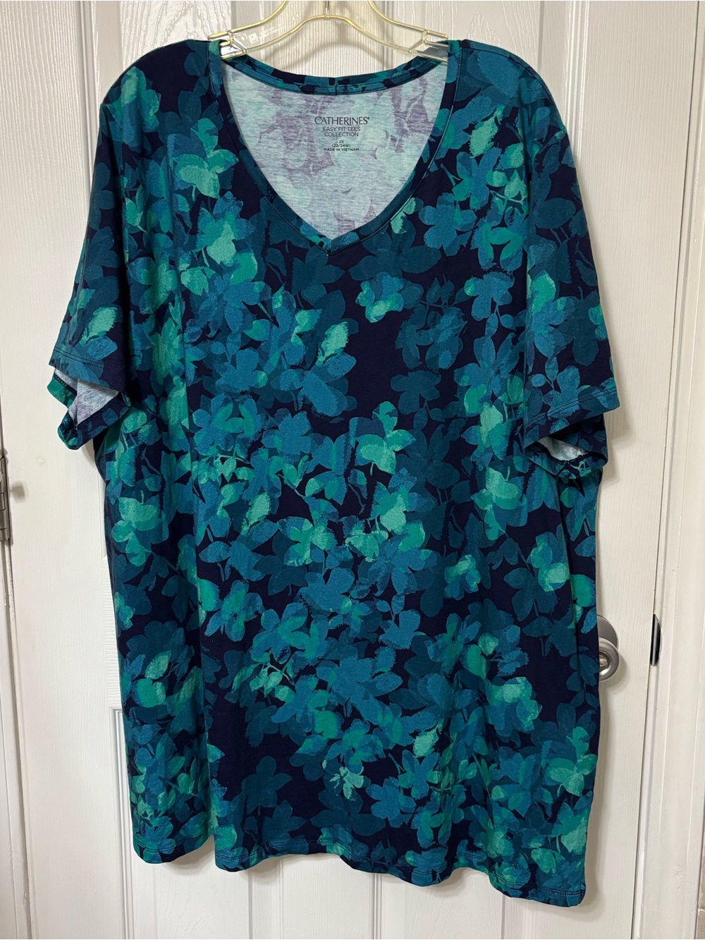 Catherines women’s easy fit short sleeve v-neck tunic